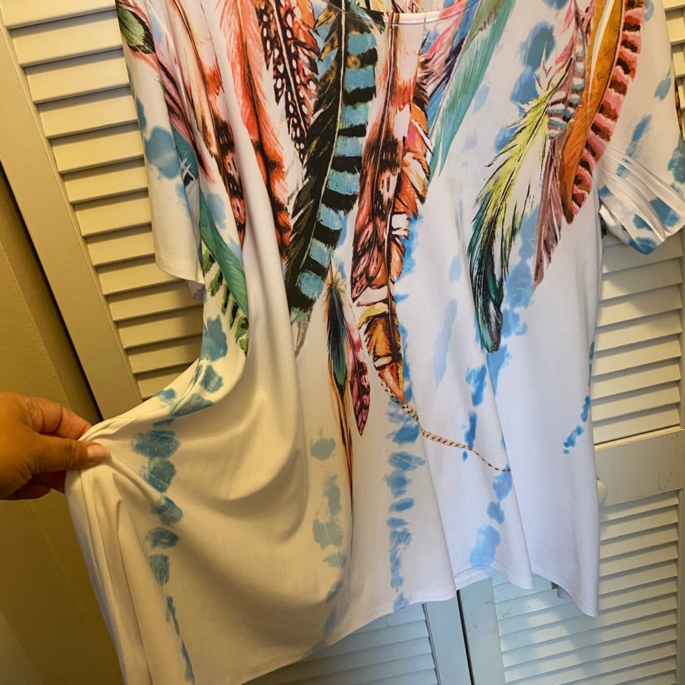 White Feather Print V-Neck Womens Top - Picture 2 of 3